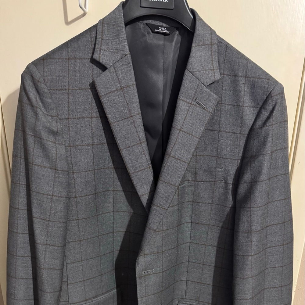 HAGGAR Mens Blazer Sport Coat Two Button Jacket MEDIUM (42R) Brown/Gray plaid.